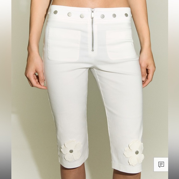 High waist. Capri design. Bag with flap and metal closure. - Picture 1 of 2